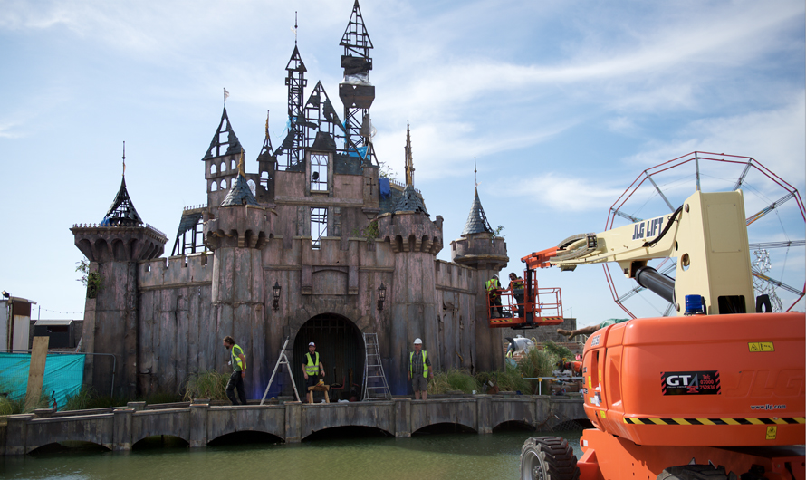 Photo by Olly Lajavardi