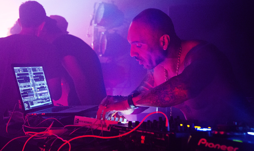 Photo by Peter Podworski