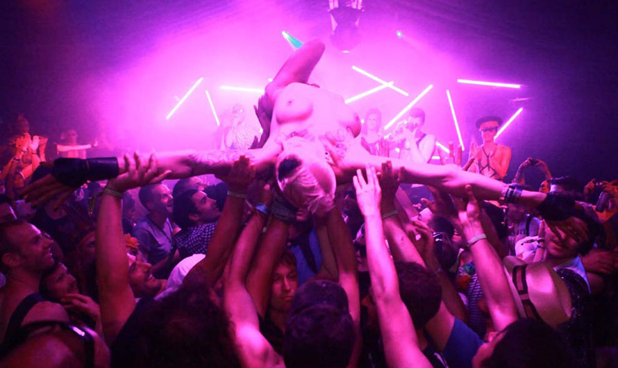 Photo by Kamil Kustosz