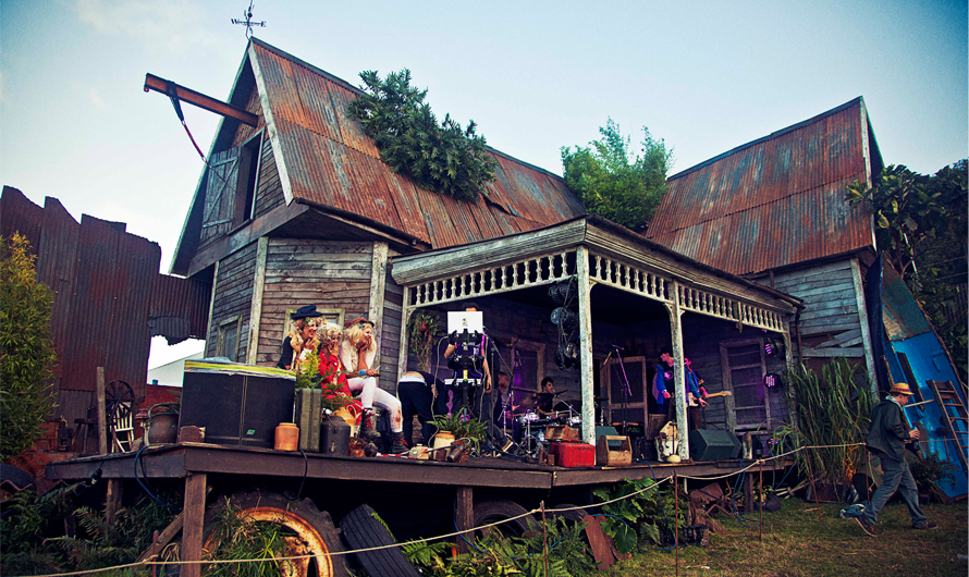 Photo by Zac Saitoti